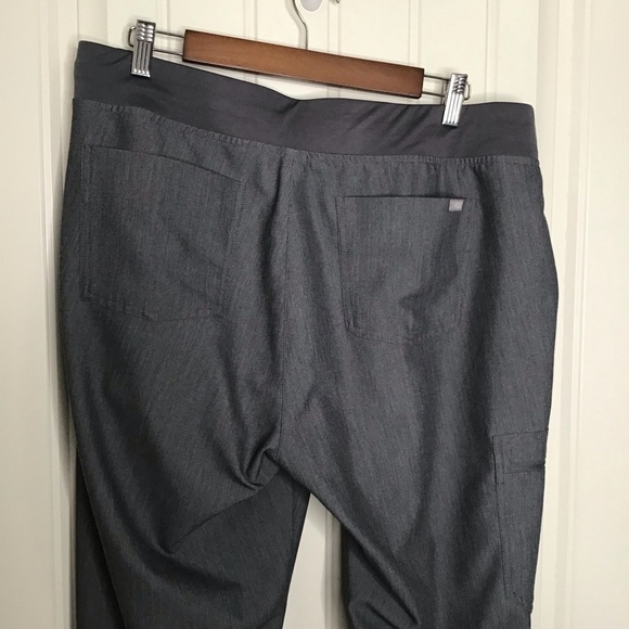Figs Zamora Jogger Scrub Pants in Graphite Gray. - Picture 6 of 10